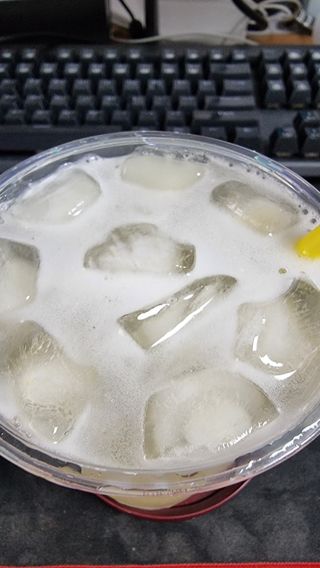 몽베스트 Montbest with Sparkling water Plain 20병 — 5점을 준 리뷰어가 2022년 8월 올린 사용 사진