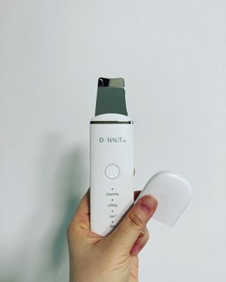 디하우트 랩 디하우트랩 클렌징 피부관리기 진동클렌저 실리콘+2종 인조모 브러시 — 5점을 준 리뷰어가 2021년 11월 올린 사용 사진