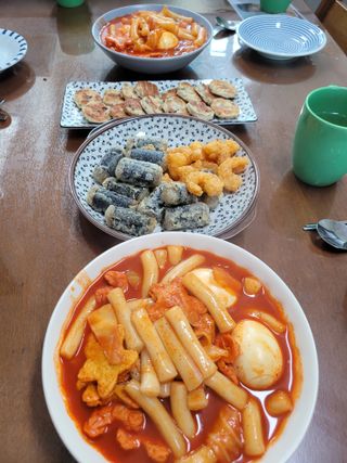 빨간키트 떡볶이 밀키트 2~3인분 매운맛 국물 떡볶이 만들기 쉬운 황금 레시피 분말 소스로 간편한 요리 — 5점을 준 리뷰어가 2021년 10월 올린 사용 사진