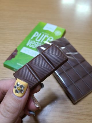 당류2g 자일리톨로 단맛을낸 슈카 퓨어비건 무설탕초콜릿 Xucker vegan 2개입 — 5점을 준 리뷰어가 2021년 4월 올린 사용 사진