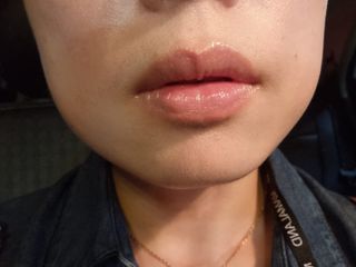 [후르디아] 올리브영 착한보습 비건 립버터 2종 — 4점을 준 리뷰어가 2022년 11월 올린 사용 사진