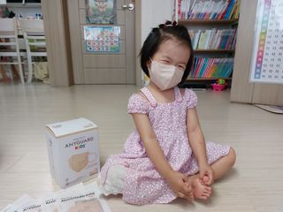 [애니가드] 키즈 라이트 KC인증 새부리형 패션 컬러마스크 30매 소형 어린이 — 5점을 준 리뷰어가 2022년 7월 올린 사용 사진
