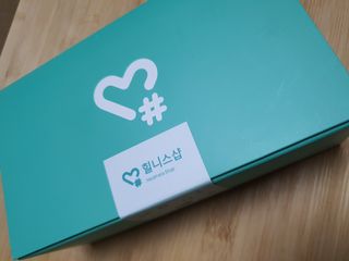 힐니스북 [힐마이넥]   거북목 통증완화를 위한 휴대용 목 안마기 — 5점을 준 리뷰어가 2022년 12월 올린 사용 사진
