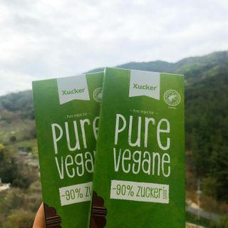 당류2g 자일리톨로 단맛을낸 슈카 퓨어비건 무설탕초콜릿 Xucker vegan 2개입 — 3.5점을 준 리뷰어가 2021년 4월 올린 사용 사진