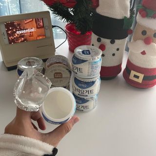 매일바이오 그릭요거트 오리지널 플레인 4개, 로스터리 커피믹스 4개 — 5점을 준 리뷰어가 2021년 12월 올린 사용 사진