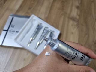 아이디플라코스메틱 아이디 브이로직 플러스 크림 15ml X 4EA — 5점을 준 리뷰어가 2022년 5월 올린 사용 사진