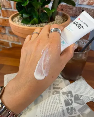 리더스코스메틱 리더스 카밍 바이오틱스 선 에센스 SPF 50+ PA++++ — 5점을 준 리뷰어가 2022년 6월 올린 사용 사진