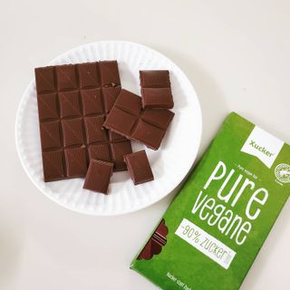 당류2g 자일리톨로 단맛을낸 슈카 퓨어비건 무설탕초콜릿 Xucker vegan 2개입 — 3점을 준 리뷰어가 2021년 4월 올린 사용 사진