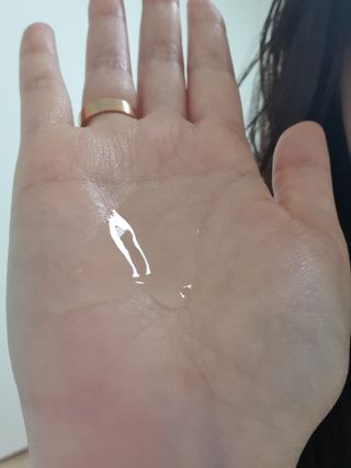 썸헤어 / SUMHAIR 썸헤어 실키 테라피 헤어 에센스 — 5점을 준 리뷰어가 2021년 4월 올린 사용 사진