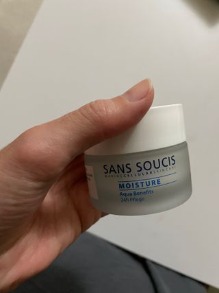 산수시 아쿠아 베네핏 24h 수부지 물광 속건조 수분크림 50ml — 5점을 준 리뷰어가 2021년 6월 올린 사용 사진