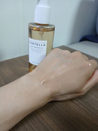 스킨1004 [SKIN1004] 마다가스카르 센텔라 라이트 클렌징 오일 200ml — 5점을 준 리뷰어가 2024년 7월 올린 사용 사진