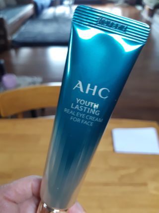 [NEW 탄력유턴 아이크림] AHC 유스 래스팅 리얼 아이크림 포 페이스 — 4점을 준 리뷰어가 2021년 2월 올린 사용 사진