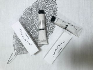 멈칫(MUMCHIT) 넥퍼퓸 NECKPERFUME 2가지 향 — 5점을 준 리뷰어가 2021년 11월 올린 사용 사진