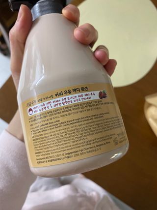 [과일나라] 피부가 마시는 커피우유 바디클렌저&바디로션 — 3.5점을 준 리뷰어가 2022년 3월 올린 사용 사진