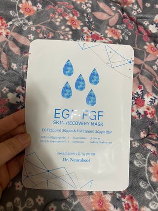 Dr.느루벗 느루벗 EGF FGF 스킨 리커버리 마스크 10장 — 5점을 준 리뷰어가 2021년 4월 올린 사용 사진