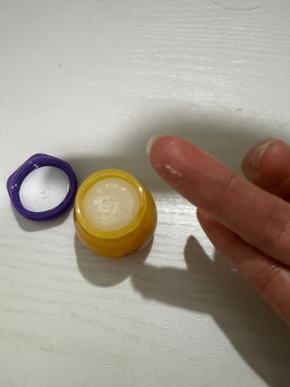 틱톡 [후르디아] 튼입술해결템 올리브영 블루베리 하이드레이팅 허니 립밤 — 4점을 준 리뷰어가 2023년 10월 올린 사용 사진