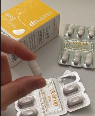 [몸엔용] 에버업 멀티비타민&미네랄, 눈건강 루테인 혈행건강 오메가3, 면역 프로바이오틱스 3종 택1 — 5점을 준 리뷰어가 2022년 5월 올린 사용 사진