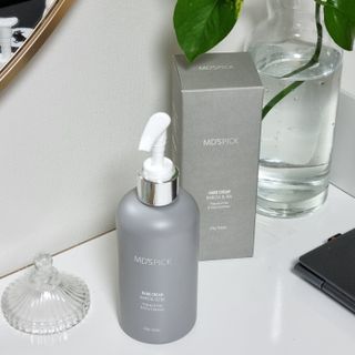 엠디스픽 무향 바리스타 핸드크림 울트라 고보습 대용량 펌핑 245g — 5점을 준 리뷰어가 2022년 12월 올린 사용 사진