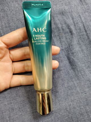 [NEW 탄력유턴 아이크림] AHC 유스 래스팅 리얼 아이크림 포 페이스 — 5점을 준 리뷰어가 2021년 4월 올린 사용 사진