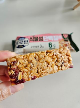 이지프로틴바 3종x각 2ea (고단백질바, 멀티단백질바, 식물성단백질바) — 5점을 준 리뷰어가 2024년 3월 올린 사용 사진