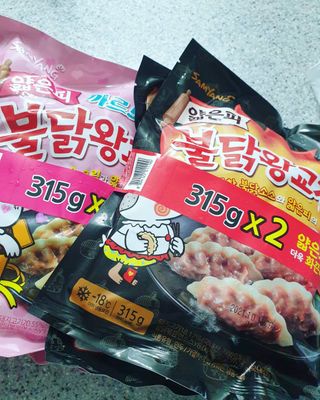 삼양냉동 [삼양] 얇은피불닭왕교자+얇은피까르보불닭왕교자 총4팩 — 5점을 준 리뷰어가 2021년 2월 올린 사용 사진