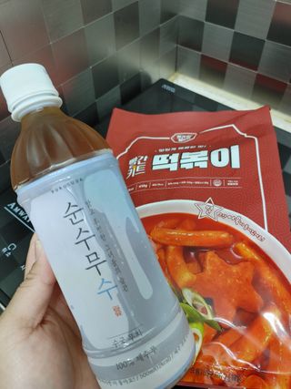 빨간키트 떡볶이 밀키트 2~3인분 매운맛 국물 떡볶이 만들기 쉬운 황금 레시피 분말 소스로 간편한 요리 — 5점을 준 리뷰어가 2021년 10월 올린 사용 사진