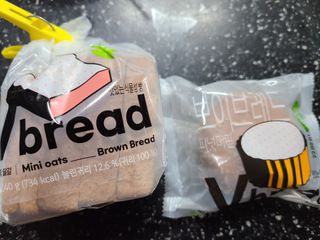 롯데제과 Vbread 포카치아식빵1개 + 미니식빵 1개 + 머핀 2개 세트 — 4점을 준 리뷰어가 2021년 9월 올린 사용 사진