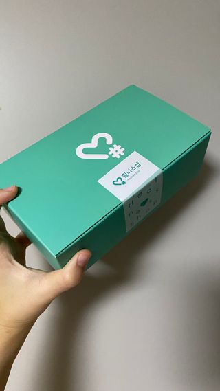 힐니스북 [힐마이넥]   거북목 통증완화를 위한 휴대용 목 안마기 — 5점을 준 리뷰어가 2022년 12월 올린 사용 사진