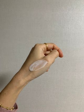 멈칫(MUMCHIT) 넥퍼퓸 NECKPERFUME 2가지 향 — 5점을 준 리뷰어가 2021년 12월 올린 사용 사진