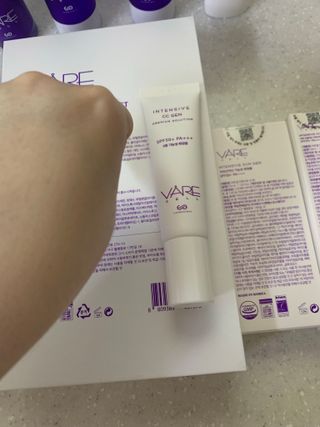바르셀 톤업선크림 미백 메이크업베이스 CC크림 인텐시브 씨씨 젠 30ml — 5점을 준 리뷰어가 2021년 11월 올린 사용 사진