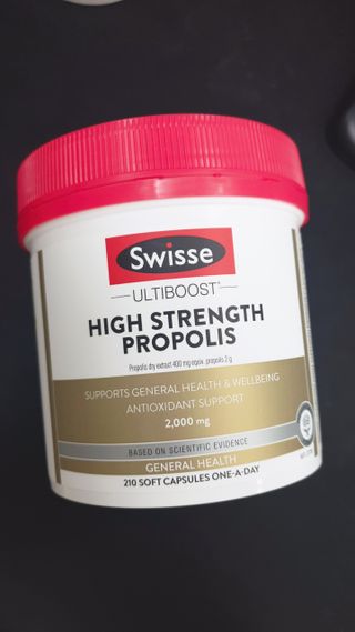 Swisse 스위스 고함량 프로폴리스 2,000mg 210정 — 5점을 준 리뷰어가 2021년 11월 올린 사용 사진