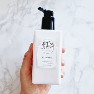 줄라이 모닝 _ JULY MORNING 줄라이모닝 하이드레이팅 퍼퓸드 바디앤핸드 에멀젼 — 4점을 준 리뷰어가 2022년 3월 올린 사용 사진