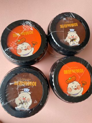 유비쿡 컵떡볶이 매운컵떡볶이2개/ 짜장컵떡볶이 2개  총 4개세트 — 5점을 준 리뷰어가 2021년 4월 올린 사용 사진