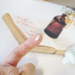러브모아 향수 고체향수 승무원 고체향수 바르는 향수 니치향수 도손 우드세이지 앤 씨솔트 — 4.5점을 준 리뷰어가 2022년 12월 올린 사용 사진