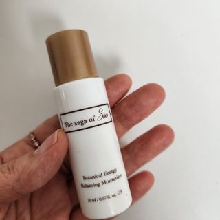더사가오브수 [사가수] 효혜윤 보태니컬 에너지 에센스인로션 20ml /아이포올 스틱 3g — 4점을 준 리뷰어가 2023년 2월 올린 사용 사진