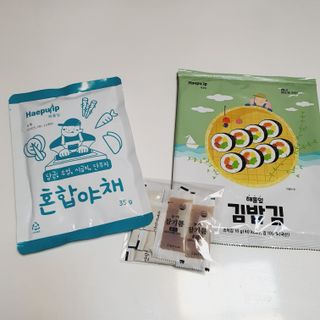 해풀잎 누구나 김밥*1ea [(혼합야채 35g *1ea,  김밥김 (5g, 5ea),  양념간장 (6g, 5ea), 참기름(5g, 2ea)] — 5점을 준 리뷰어가 2022년 10월 올린 사용 사진