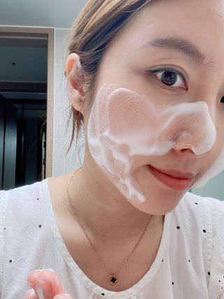 아미퓨어 [라이브] 피부장벽 강화를 위한 머랭 버블 클렌저 천연계면활성제로 온가족 사용가능 — 5점을 준 리뷰어가 2021년 7월 올린 사용 사진