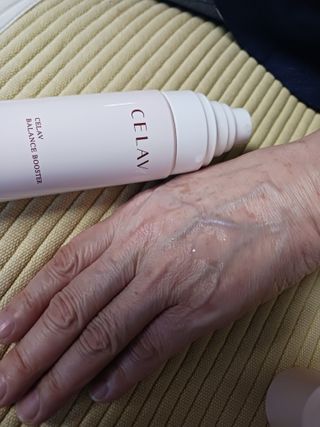 프리마인 바르기만 하면 철벽 스킨케어+24시간 마스크팩 효과. 셀라브 리제너레이팅 시스템 부스터+크림 세트 — 5점을 준 리뷰어가 2023년 5월 올린 사용 사진