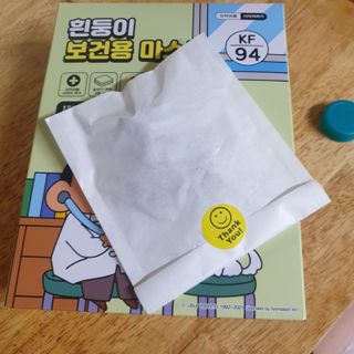 [숨그림]  덴탈마스크 짱구 우리아이 그리고 내가 쓰는 믿을수있는 케릭터 마스크  16종 — 5점을 준 리뷰어가 2021년 11월 올린 사용 사진