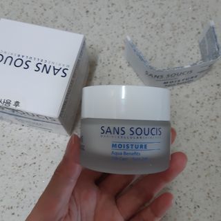 산수시 아쿠아 베네핏 24h 수부지 물광 속건조 수분크림 50ml — 4점을 준 리뷰어가 2021년 7월 올린 사용 사진