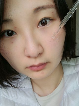 랑벨 비타 에너지 잡티 앰플 50ml 고농축 비타민, 저자극, 수분 촉촉, 미백 앰플 — 4점을 준 리뷰어가 2022년 4월 올린 사용 사진