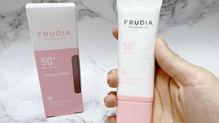 [후르디아] 모공블러 비건 선 프라이머 — 5점을 준 리뷰어가 2022년 5월 올린 사용 사진