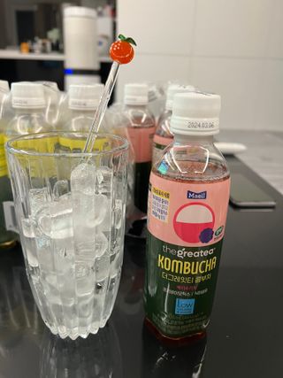 더그레잇티 콤부차 [매일유업] 더그레잇티 44kcal 콤부차 300ml *12개입 (오리지널 6개+베리리치 6개) — 5점을 준 리뷰어가 2023년 7월 올린 사용 사진