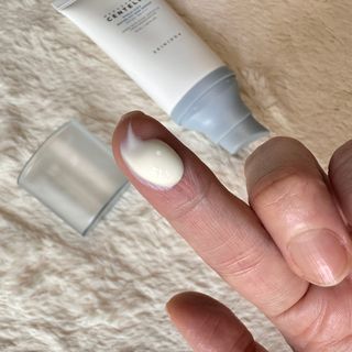 MF[스킨1004] 마다가스카르 센텔라 히알루-시카 워터핏 선세럼 50ml — 5점을 준 리뷰어가 2024년 5월 올린 사용 사진