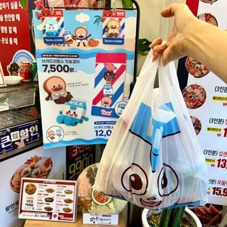땅스부대찌개 X 브레드이발소 콜라보 비치타올 — 5점을 준 리뷰어가 2023년 6월 올린 사용 사진
