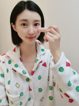 바르는뷰티 데생멀티밤 식물유래성분 97 저분자콜라겐 피부수분 미백 주름개선 멀티밤스틱 — 5점을 준 리뷰어가 2021년 11월 올린 사용 사진