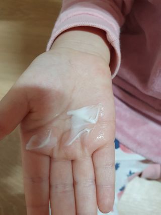 mom e 맘이 내추럴 베이비 케어 샴푸앤바스+로션 — 5점을 준 리뷰어가 2021년 1월 올린 사용 사진