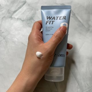 나우 [리브엠]피부 속부터 겹겹이, 촘촘하게! 워터핏8중 수분착붙 크림 — 5점을 준 리뷰어가 2025년 5월 올린 사용 사진