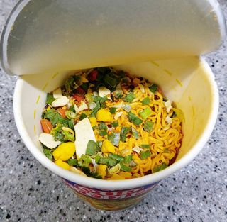 NISSIN 닛신 컵누들  4종 - 씨푸드오리지날, 씨푸드 스파이시, 씨푸드 커리, 씨푸드 XO소스 — 5점을 준 리뷰어가 2021년 11월 올린 사용 사진