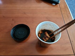 유비쿡 컵떡볶이 매운컵떡볶이2개/ 짜장컵떡볶이 2개  총 4개세트 — 4점을 준 리뷰어가 2021년 2월 올린 사용 사진